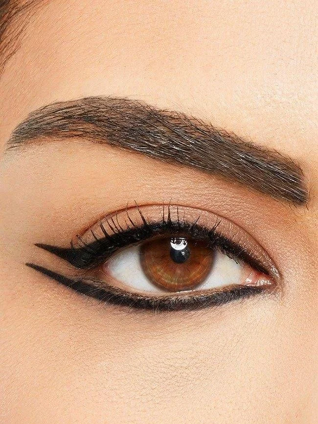 thin line of eyeliner